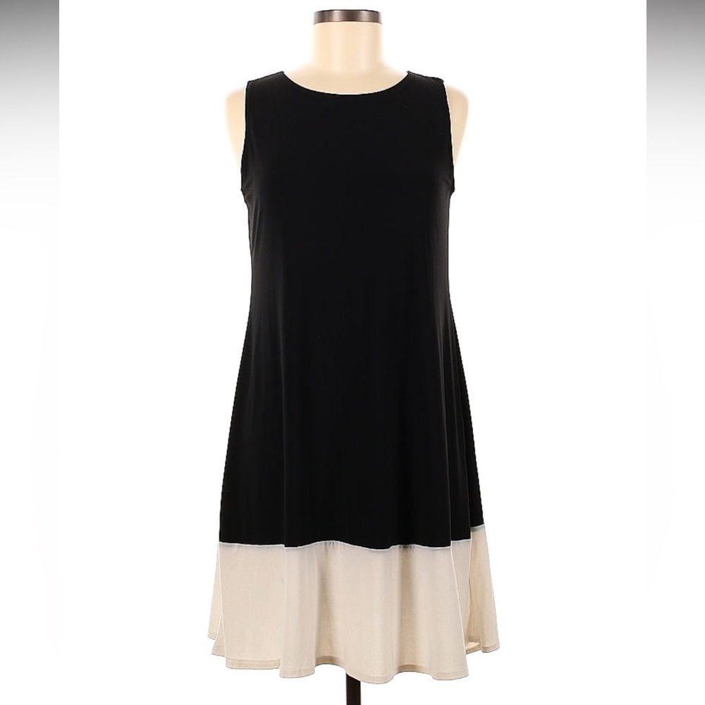 Annalee + Hope | navy blue and white sleeveless dress 👗